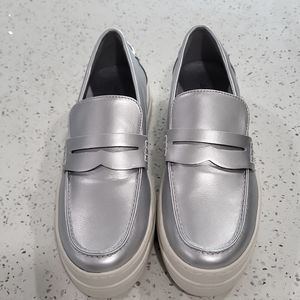 J/slides nwob size 9 platform loafers